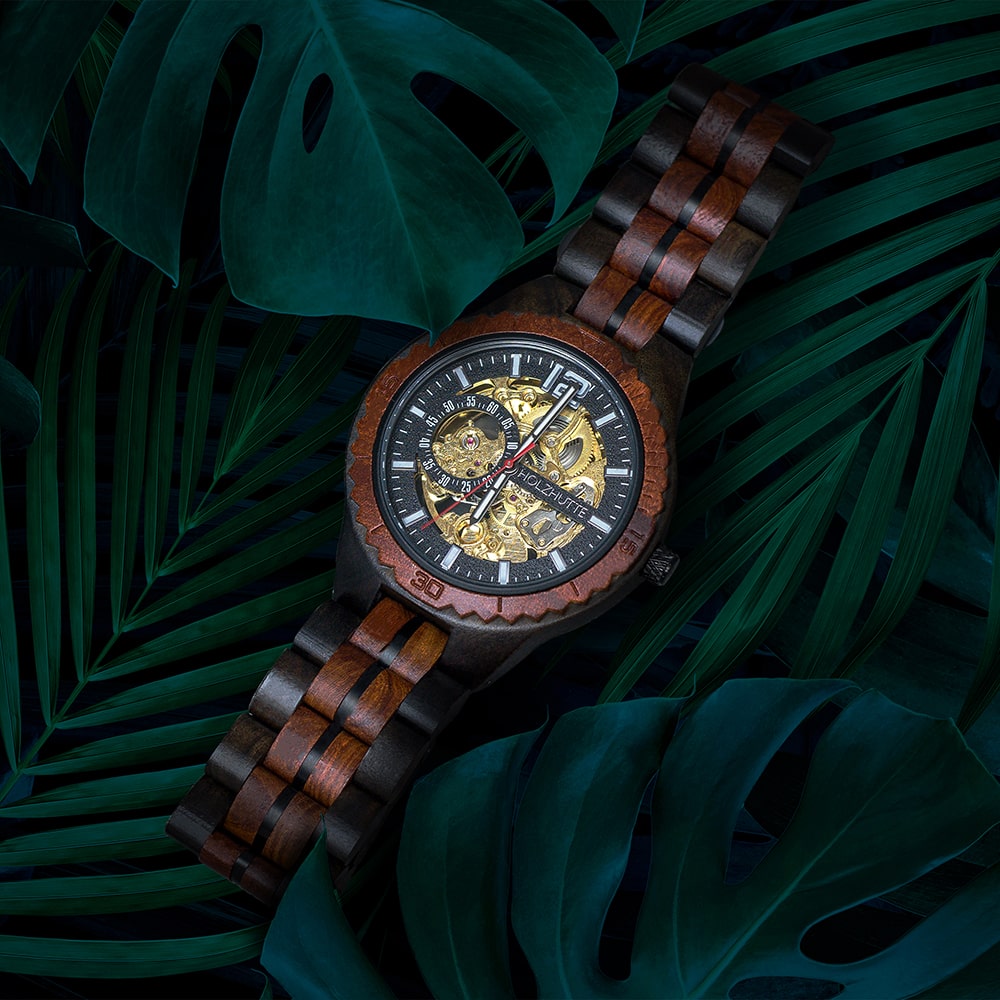 Davenport Armbanduhr – Elegantes Holz mit goldener Innenmechanik