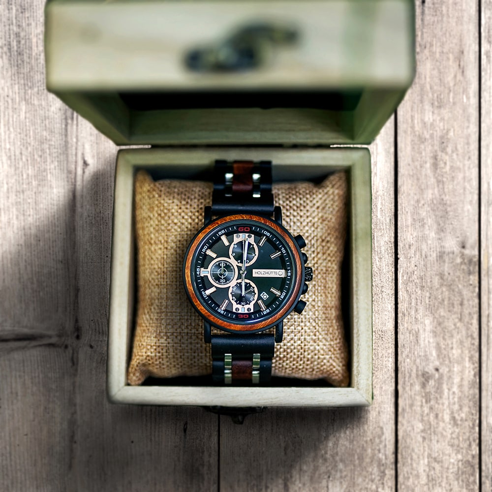 Premium-Holzuhr Miami – Dunkles Design mit markanten Holzdetails