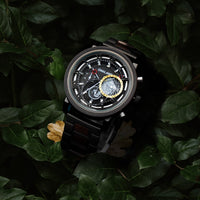 Chronograph Holzuhr in schwarz mit Silber und Gold